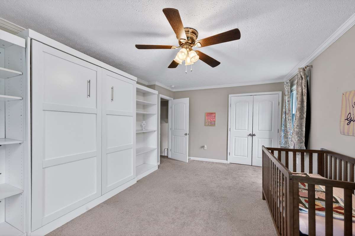 Built in Murphy bed