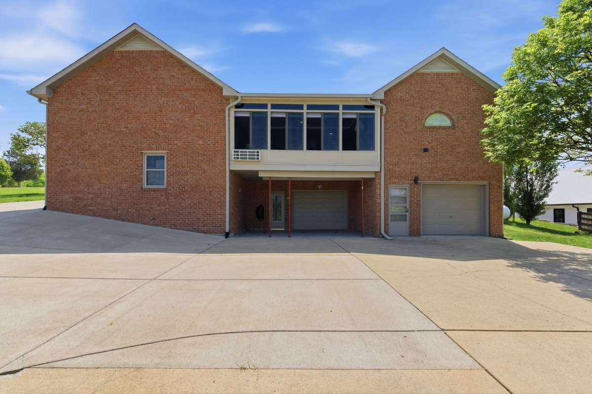 2 car garage off rear.