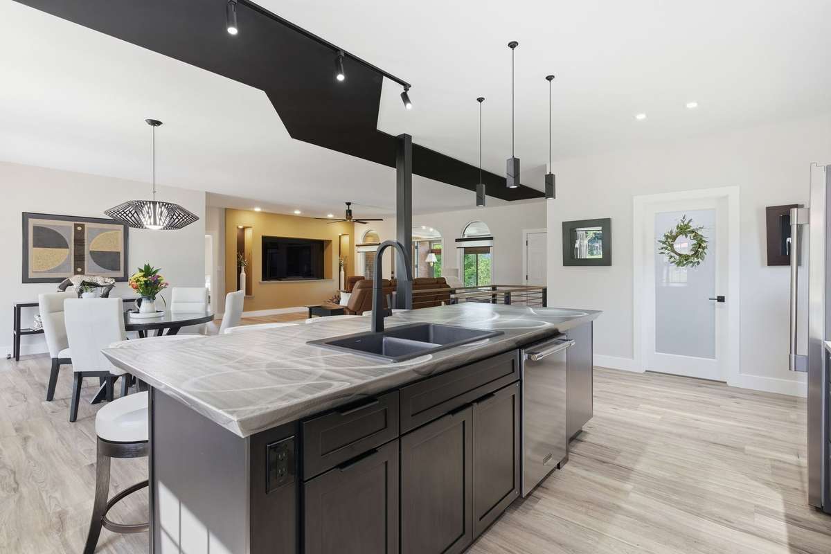 Open concept! Entertainer's dream!