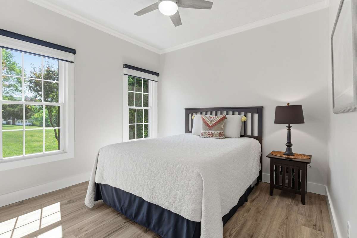 Nice sized guest bedroom.