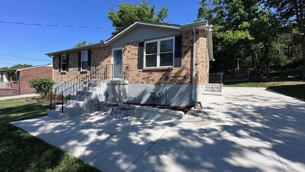 welcome to 222 Ash Drive, Franklin!