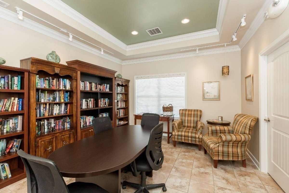 Owner maintained library in the clubhouse.