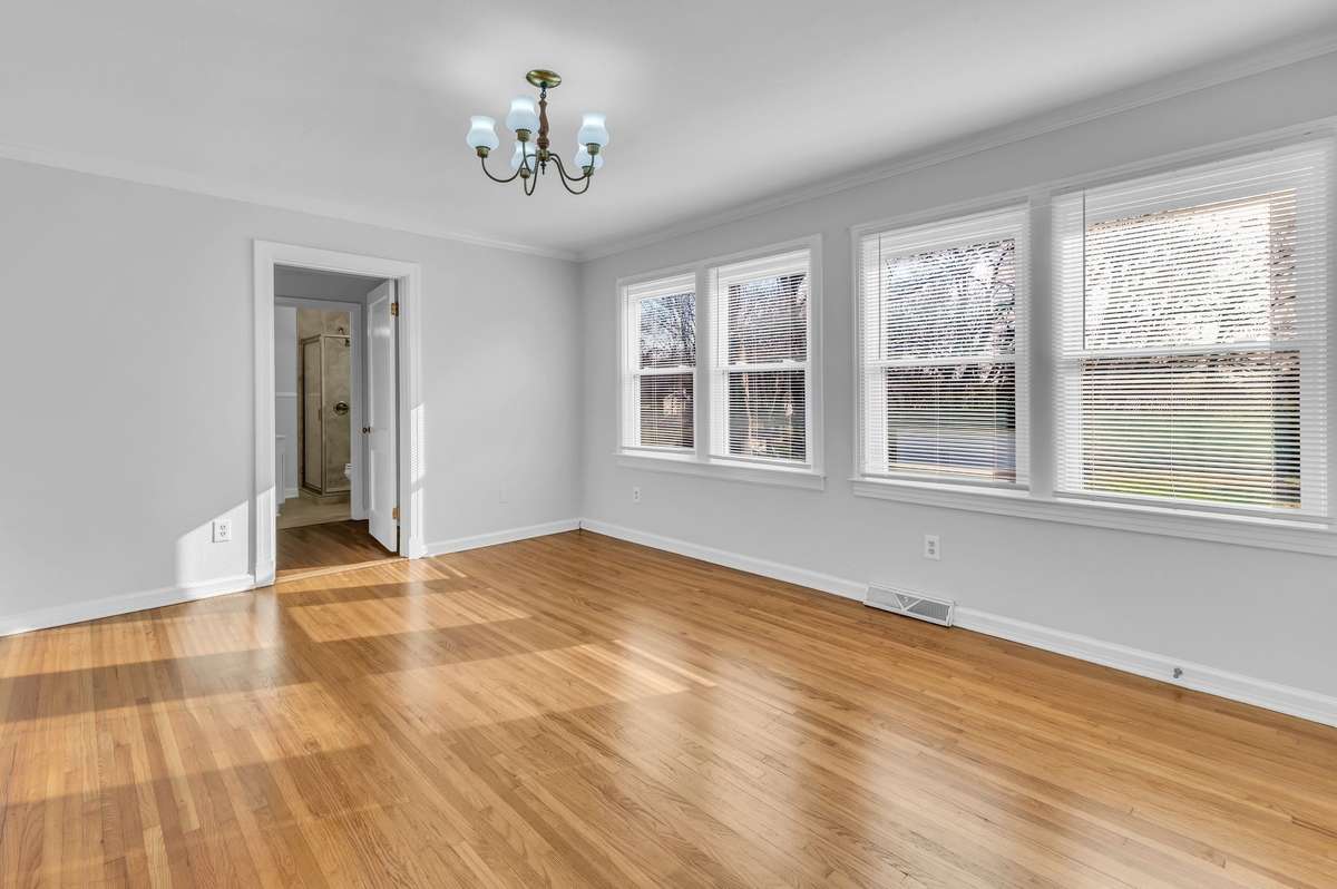 Master bedroom or guest bedroom with full bath close by....This is the bigger of the bedrooms