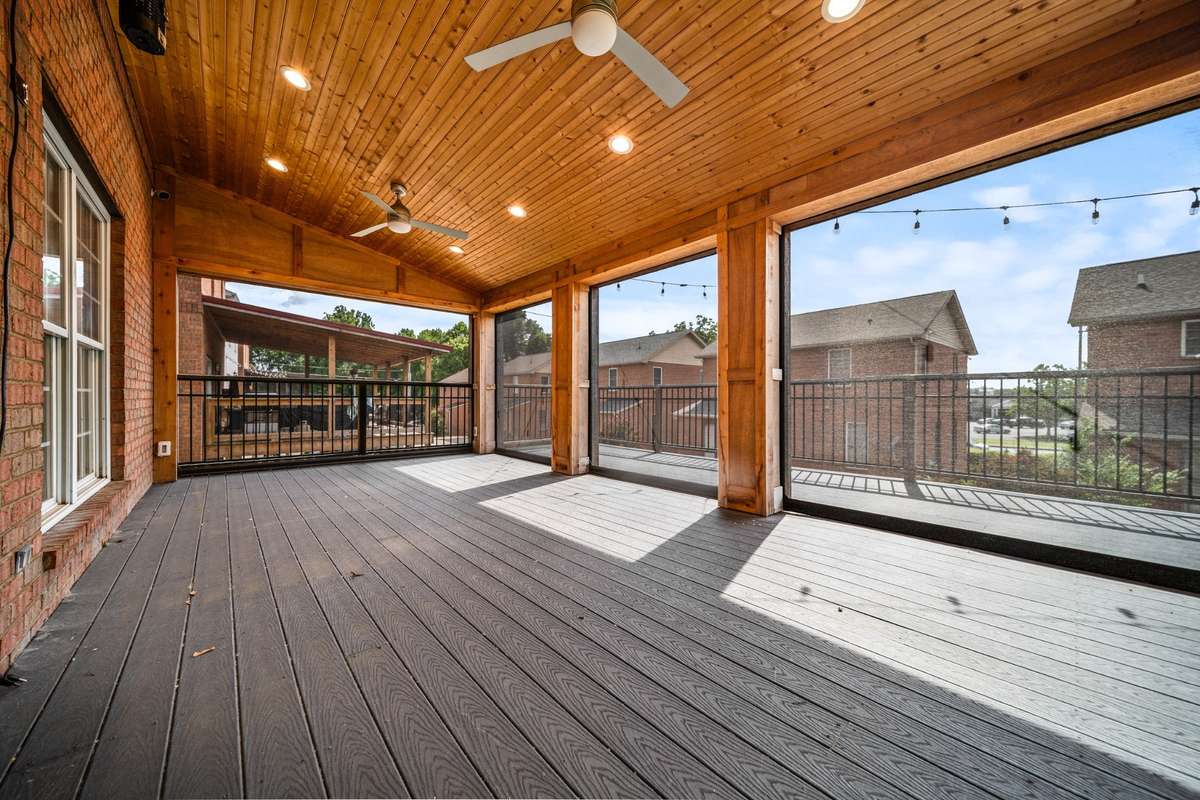 Wonderful entertaining space for the family or enjoying nice evenings...