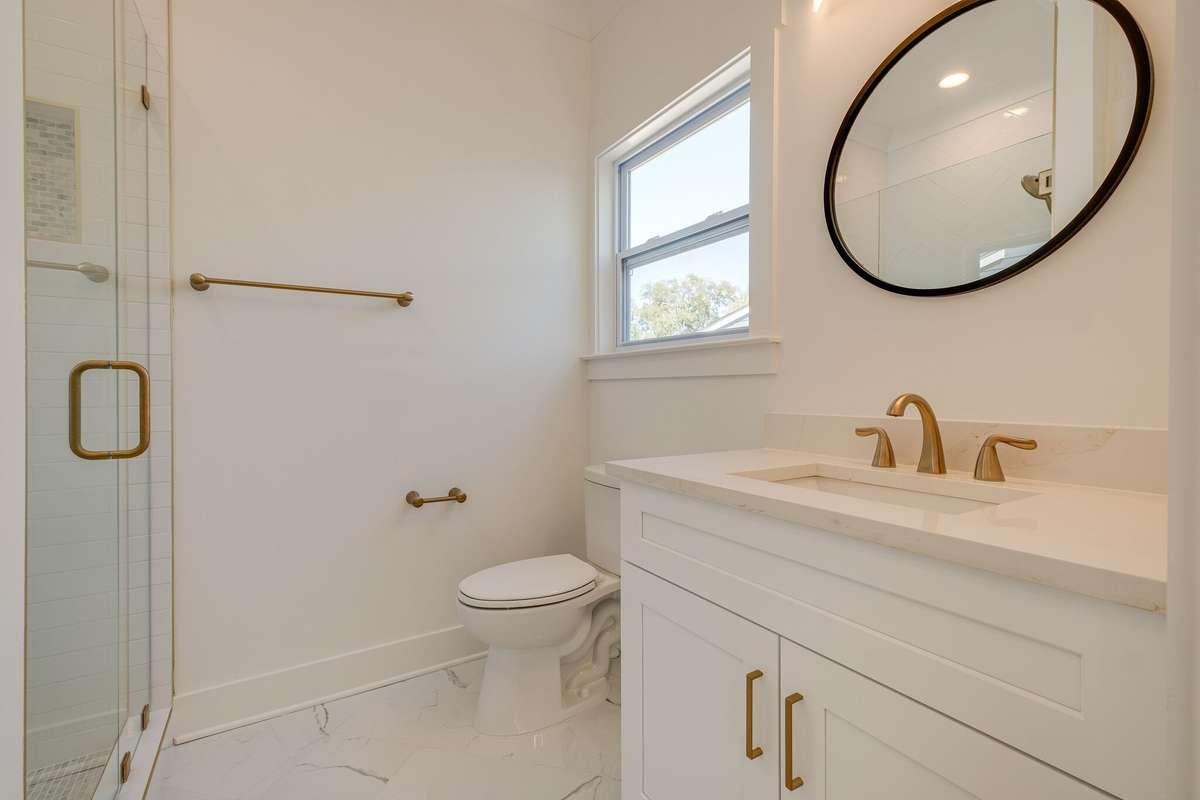 Second full bath upstairs