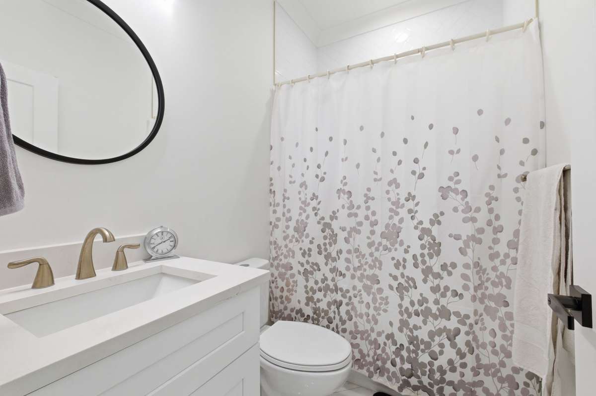 Full bath 1 upstairs