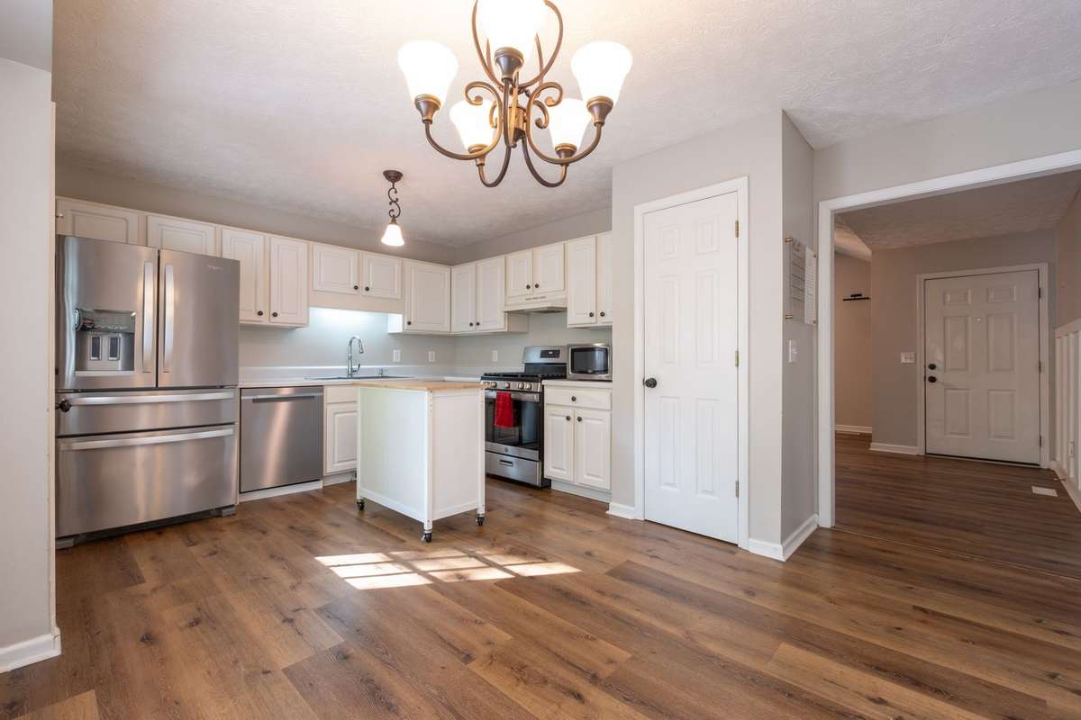 All the stainless steel appliances are included.  The stainless steel sink includes a bottom rack, and the gas stovetop includes four large burners, AND a griddle burner.