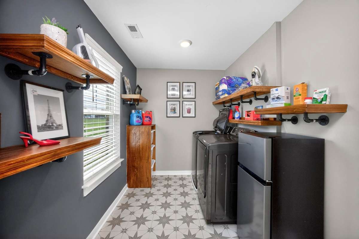 Extra-large laundry room