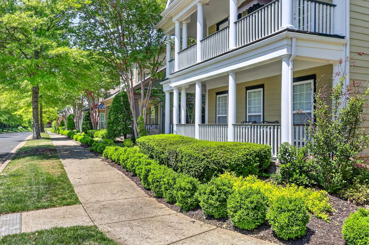 HOA maintained landscaping and sidewalks.