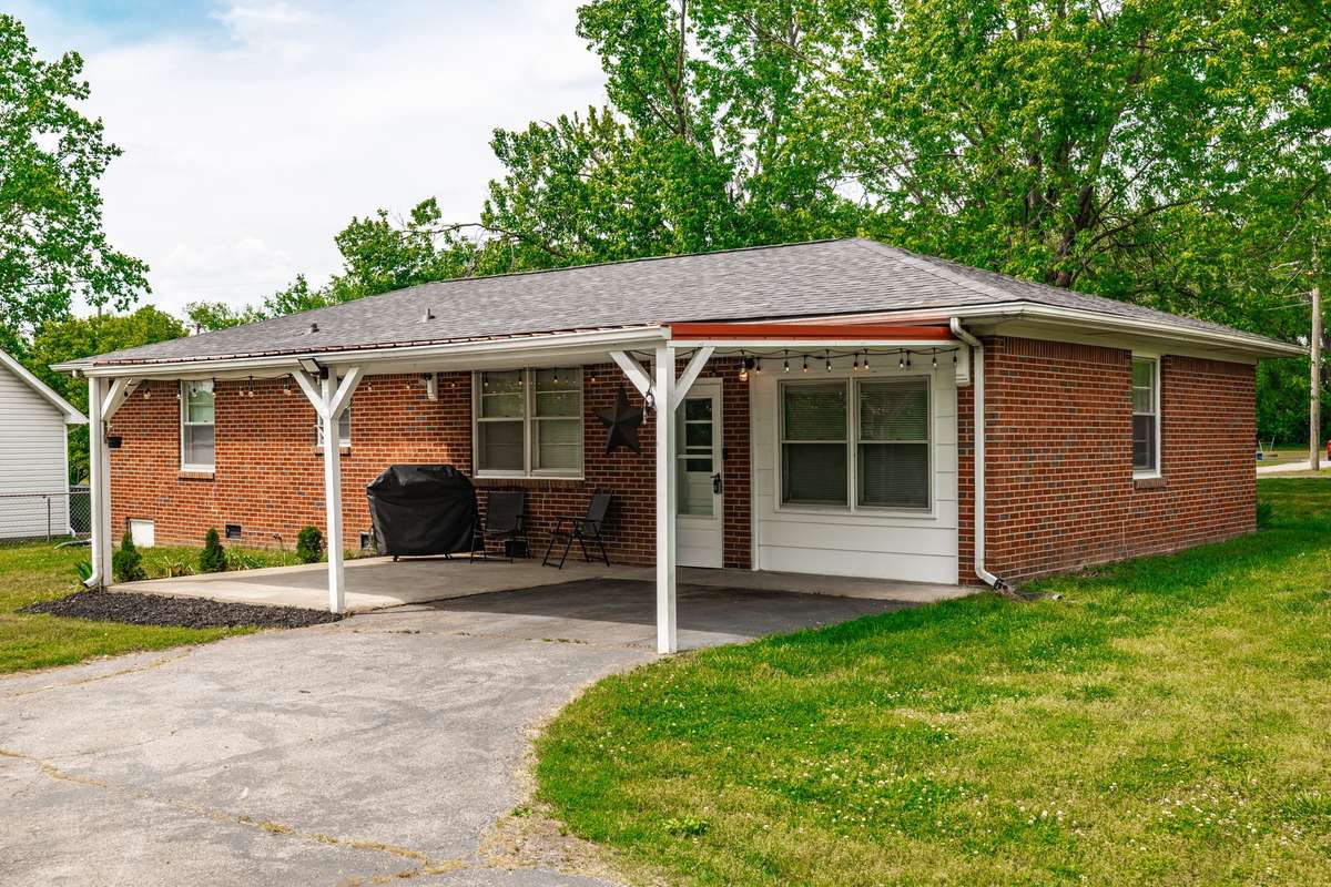 Carport and covered patio offer great outdoor space for grilling~