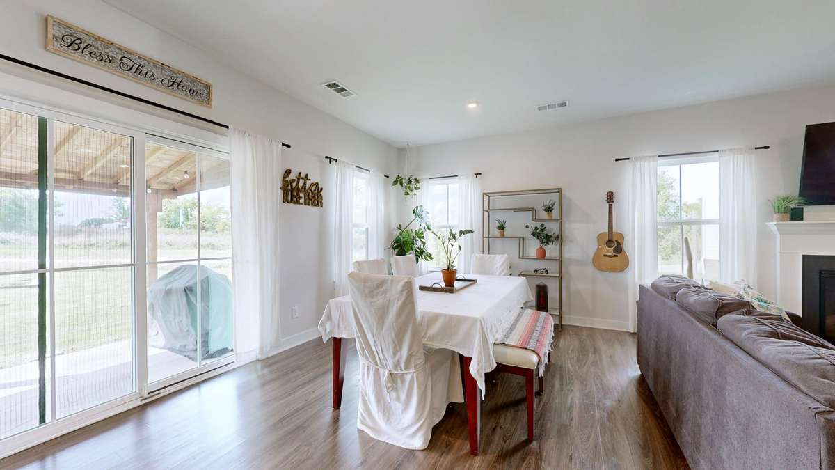 Light filled dining space - perfect for large gatherings