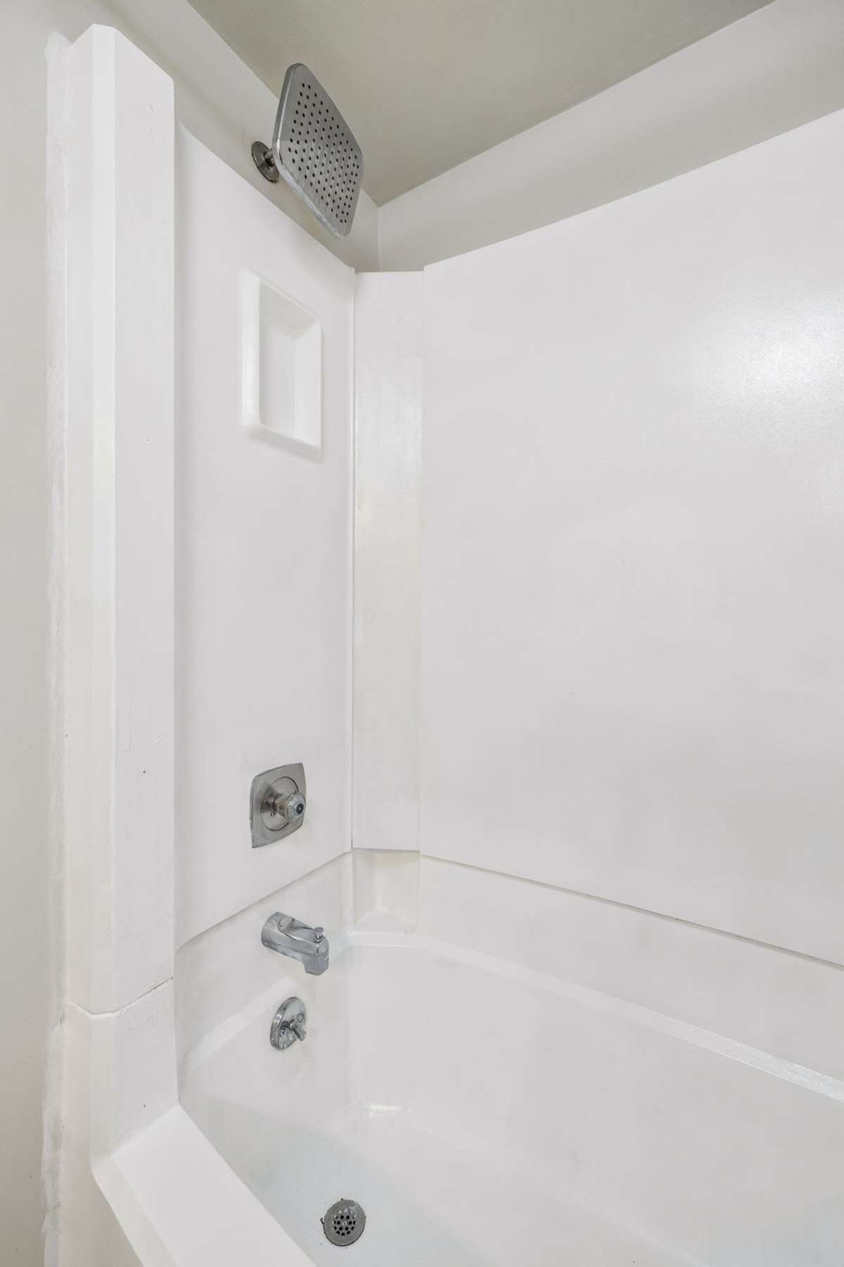 Newly renovated shower/tub with new hardware! 101 Cedarwood Lane, Madison, TN 37115