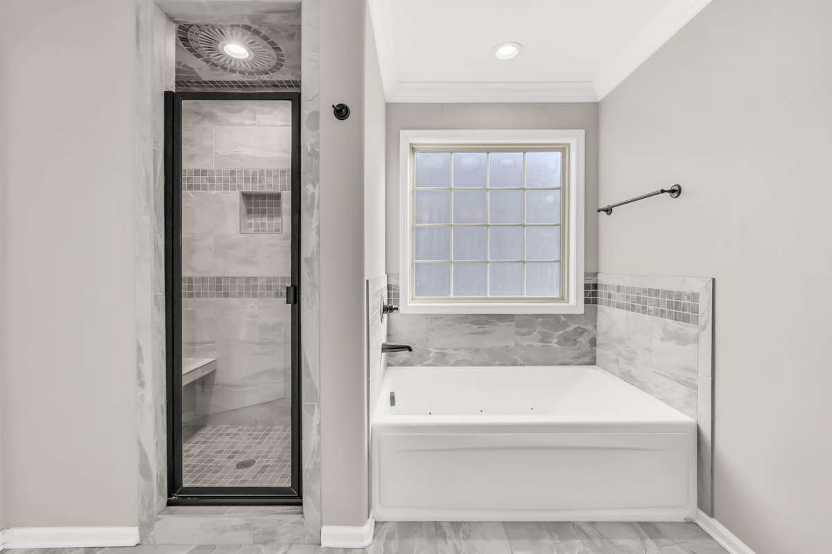 Large Jetted Tub & Floor to Ceiling Tile Shower!