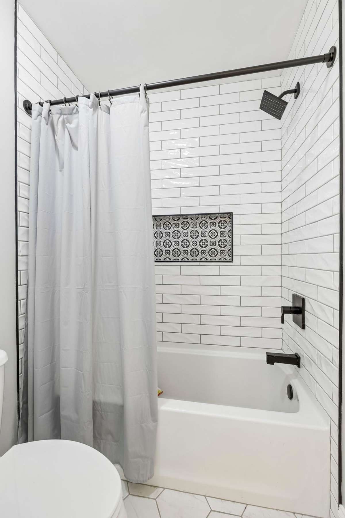 Guest bath upstairs. Look at that tile and nook!
