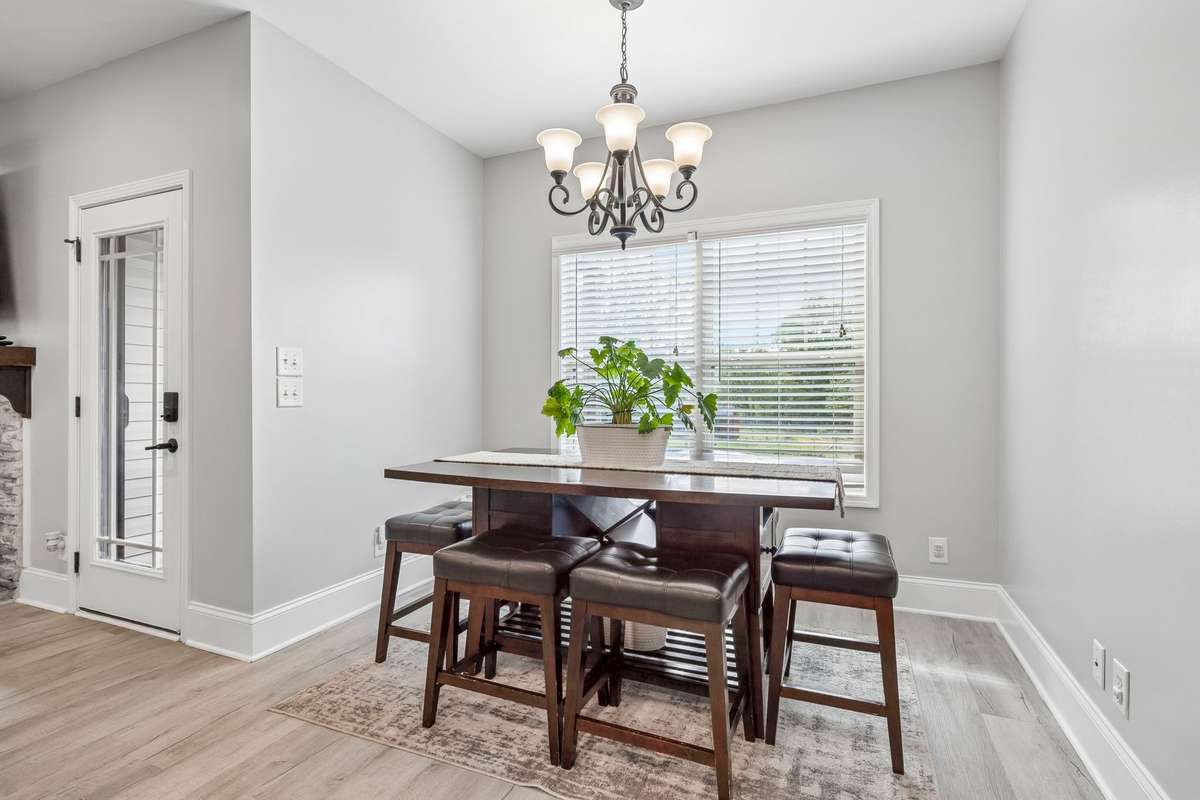 Dine in nook!