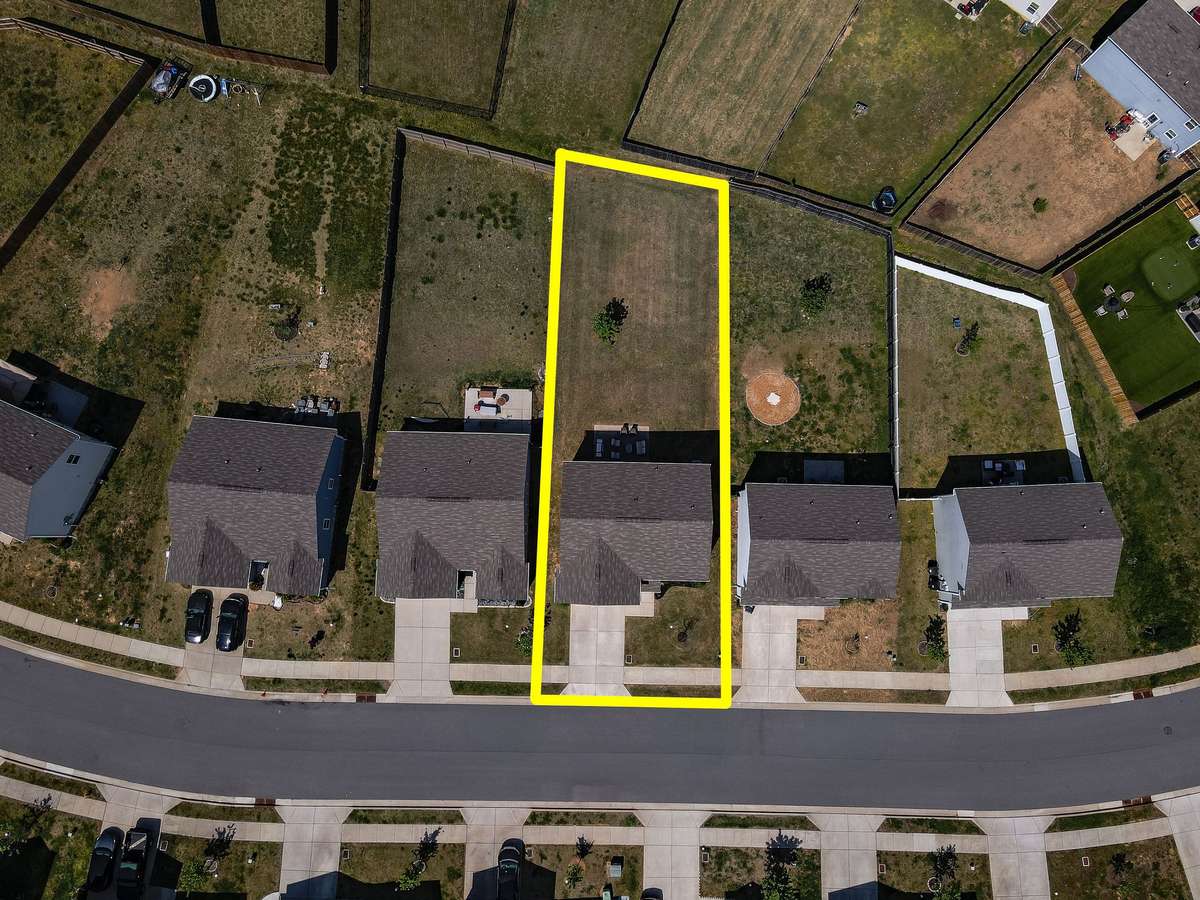 Enjoy a spacious yard with room to breathe between neighbors!