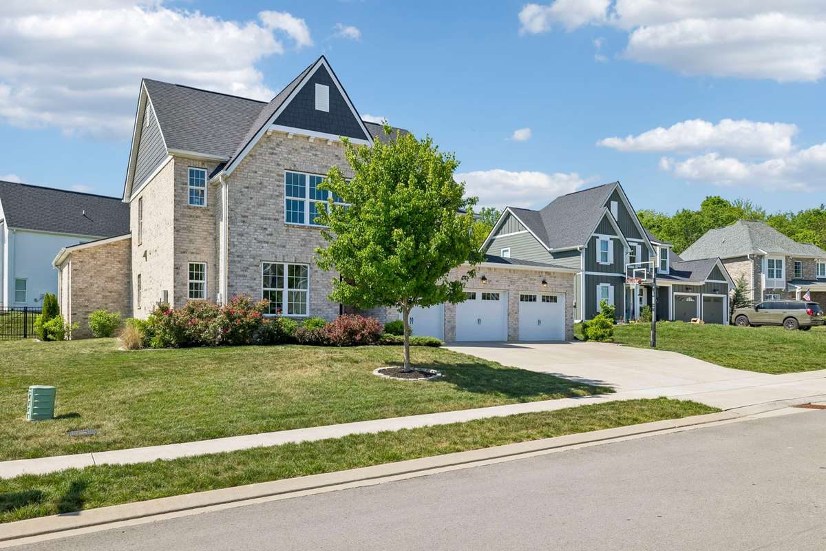 Spacious 3 car garage