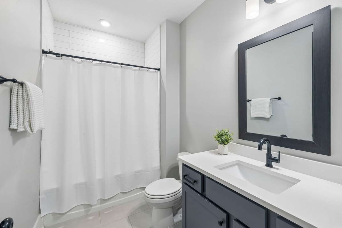 Full guest bathroom downstairs