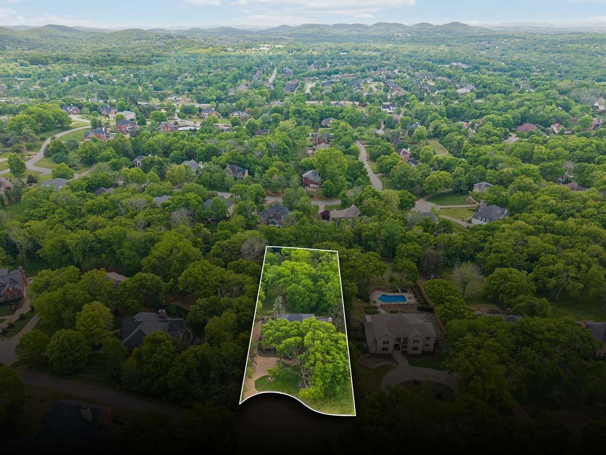 One Acre lot in Brentwood, TN