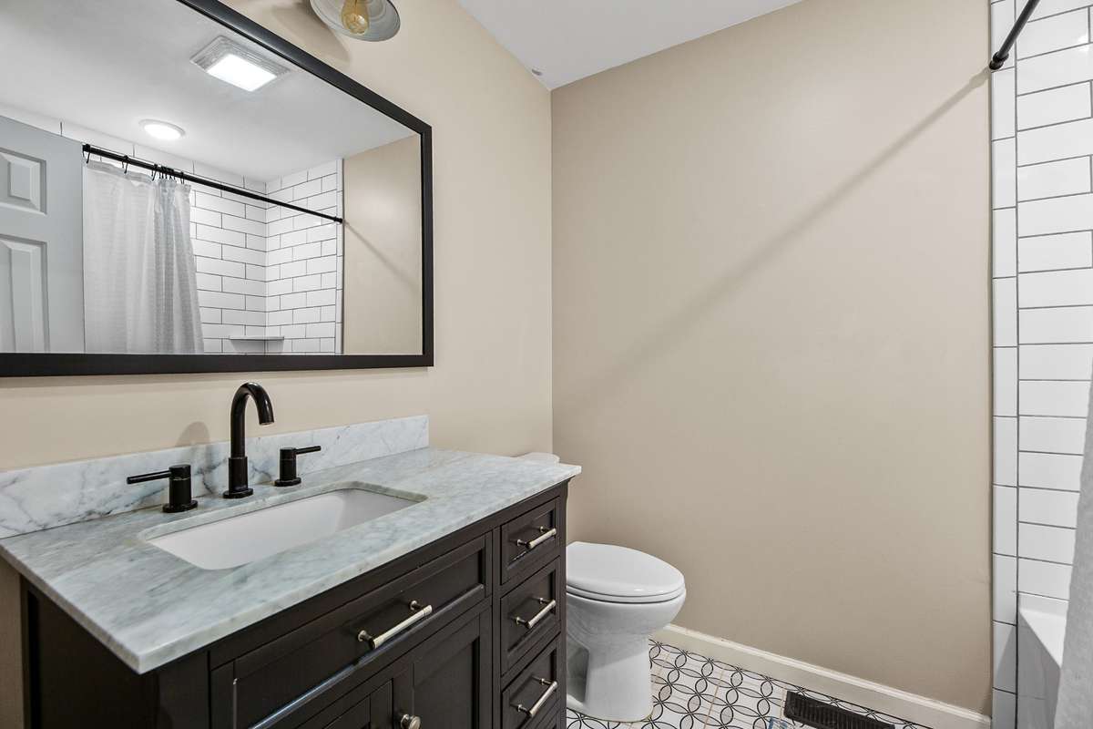 Hall Full Bathroom