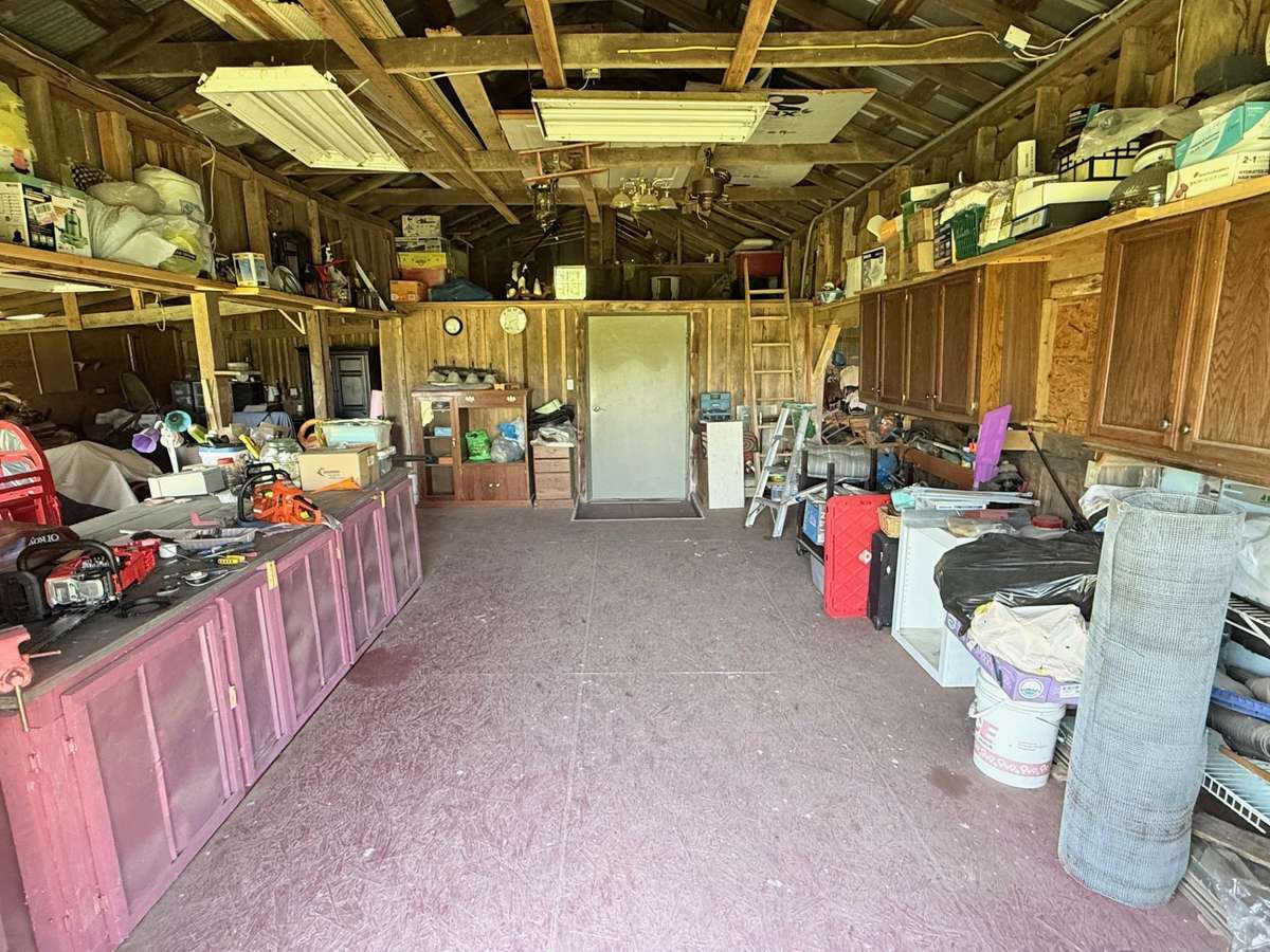 Workshop in barn 220 Electric