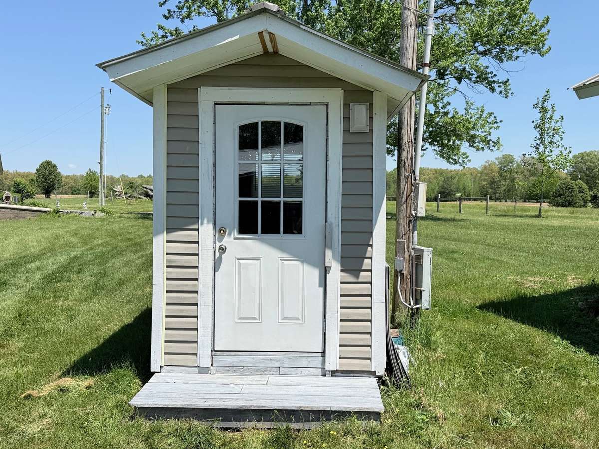 Well house for pump