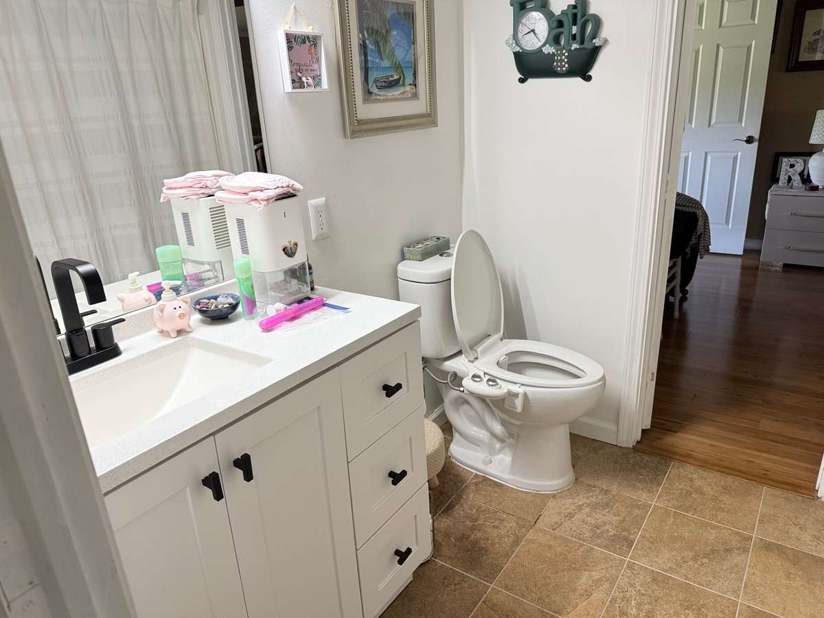 Jack & Jill full bath between bedrooms 2 & 3