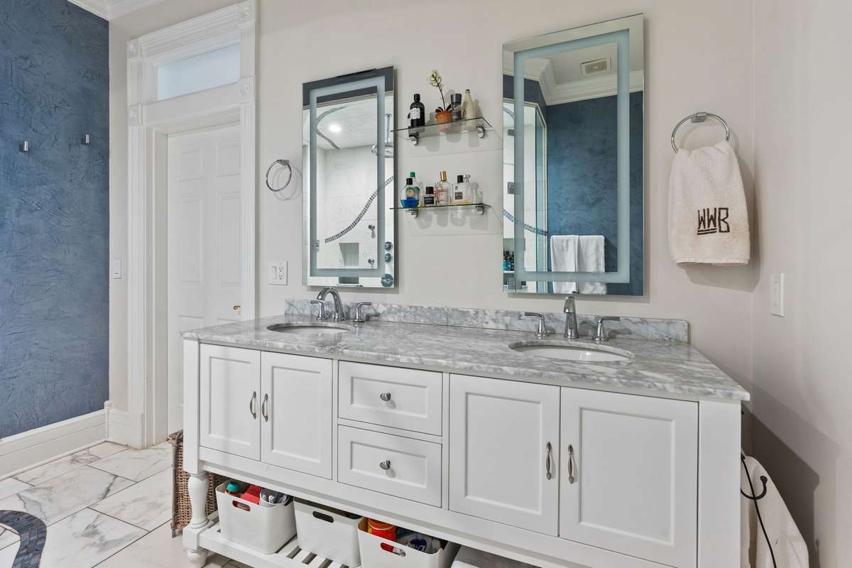 Large primary bathroom - with steam shower!