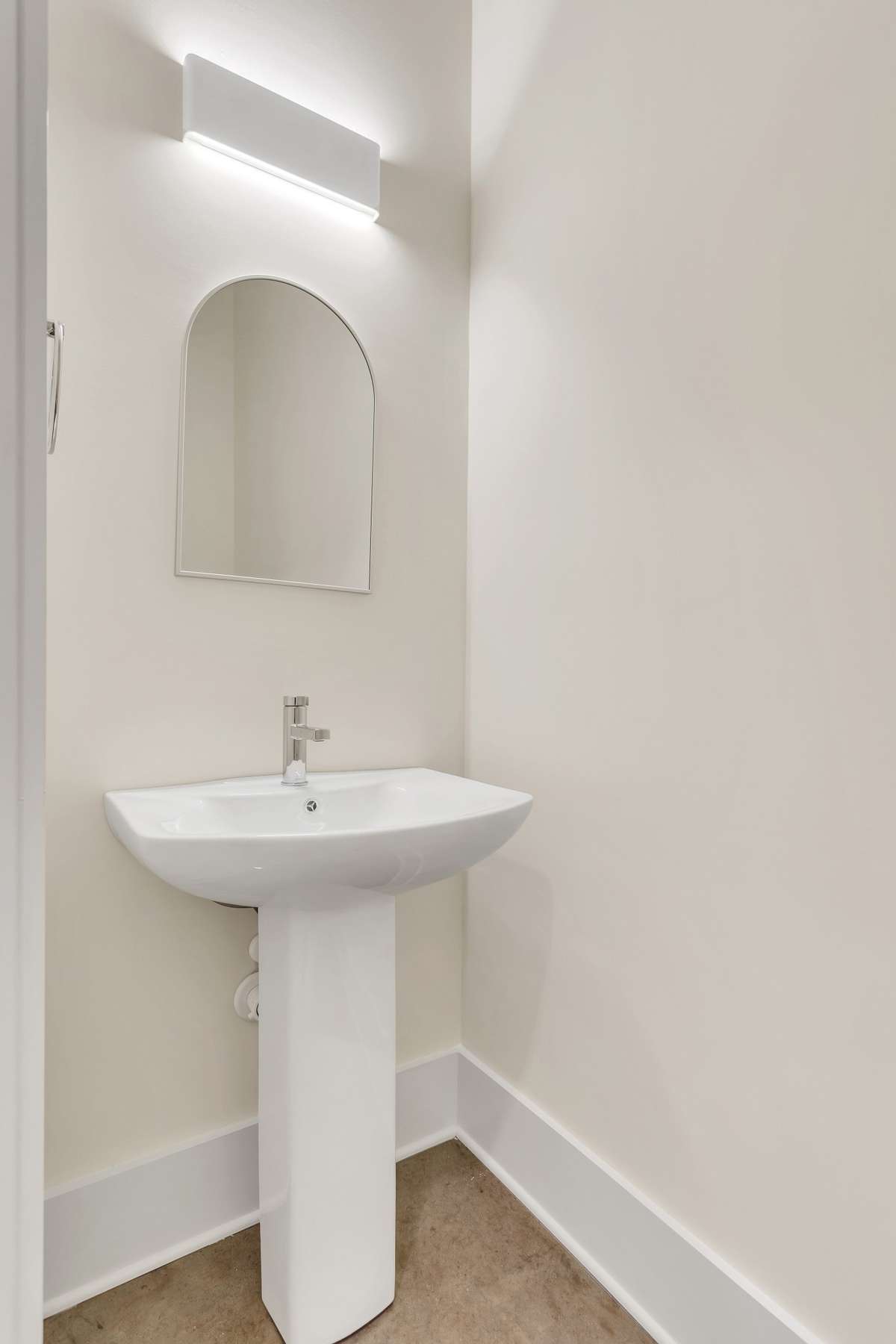 Clean half bath downstairs for your guest.