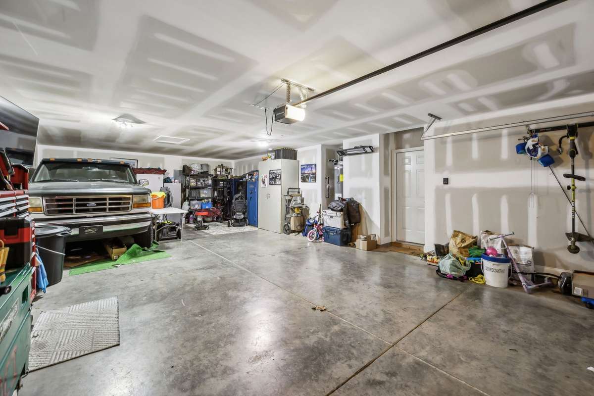 garage storage abounds!