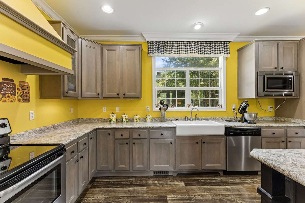 Lots of cabinet space