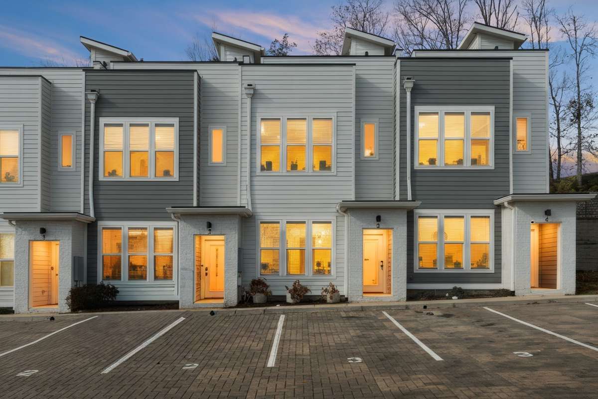 Welcome home to 500 Creative Way Unit 3!