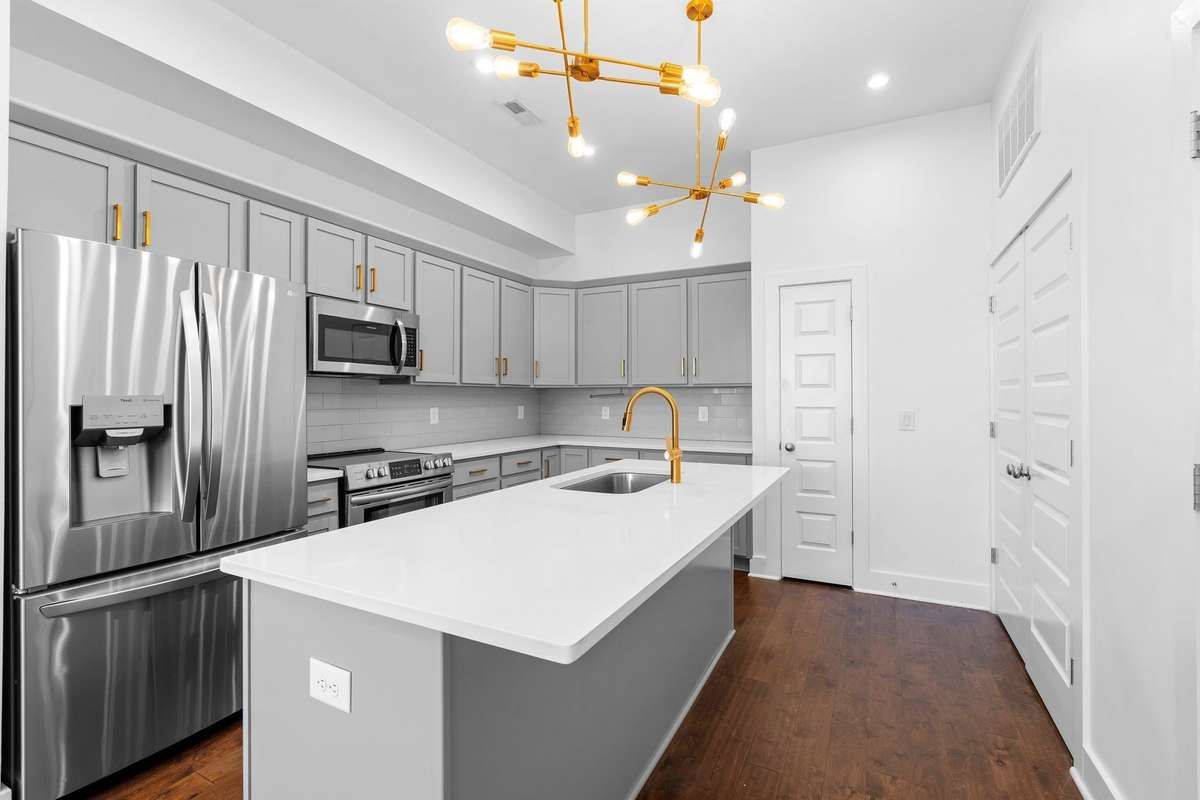 Gold accents add a stylish touch!