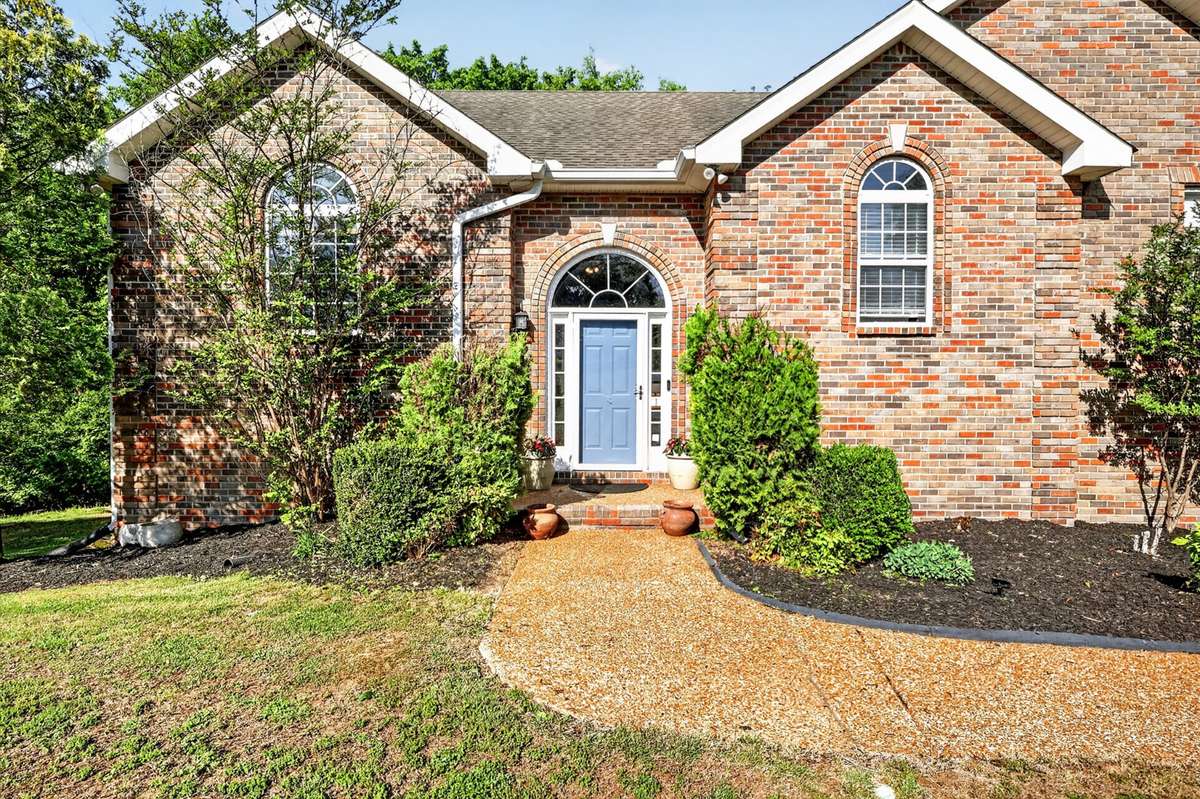 Welcome Home to 136 Riverchase! This Hendersonville stunner has space for the whole family!