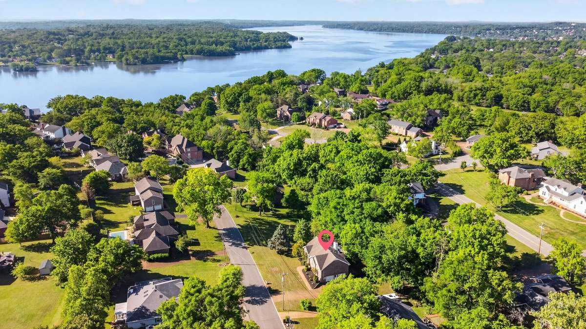 Old Hickory lake is just a stones throw away with easy access to two boat ramps