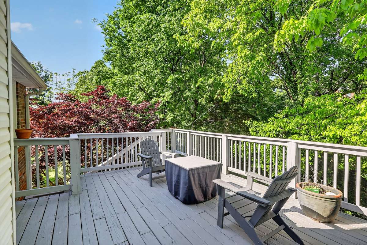 plenty of shade for relaxation and dining al fresco!