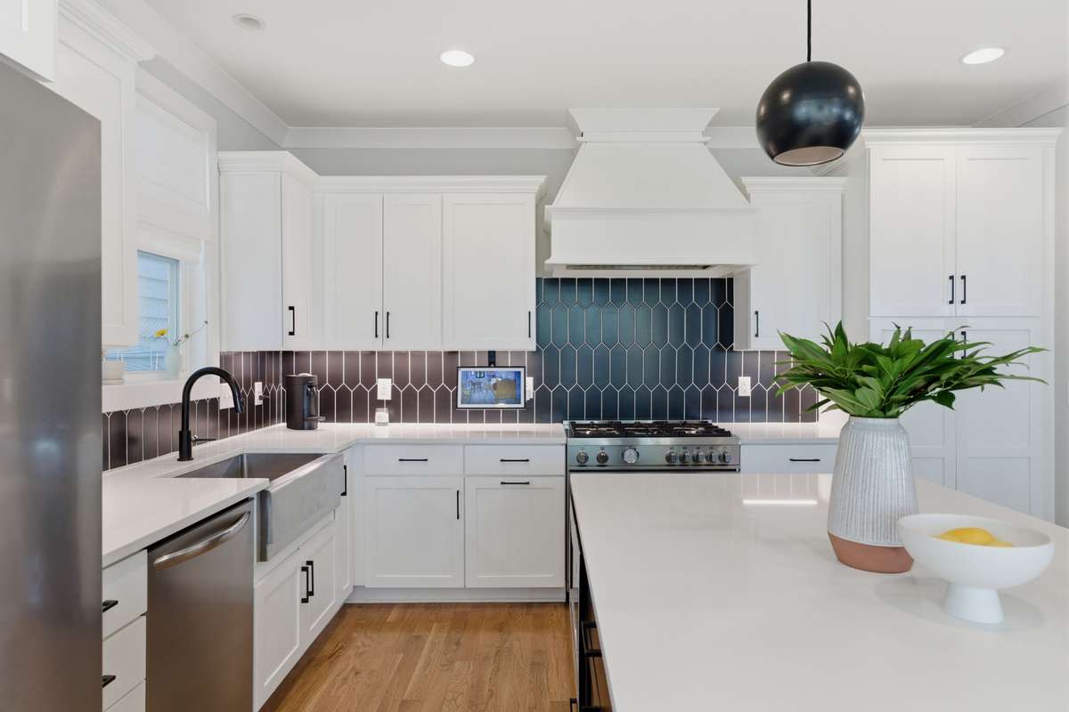 The stainless steel appliances include a 36" gas range/Bertazzoni oven.