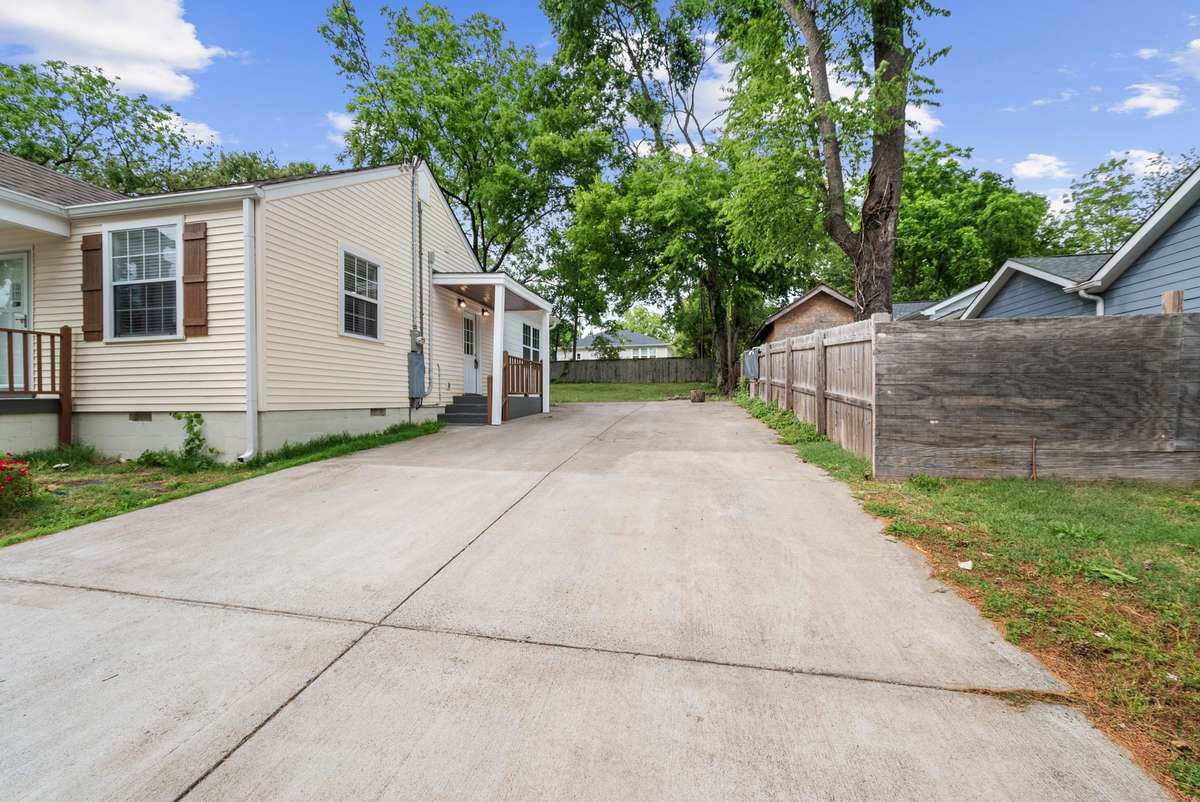 Oversized driveway with plenty of parking