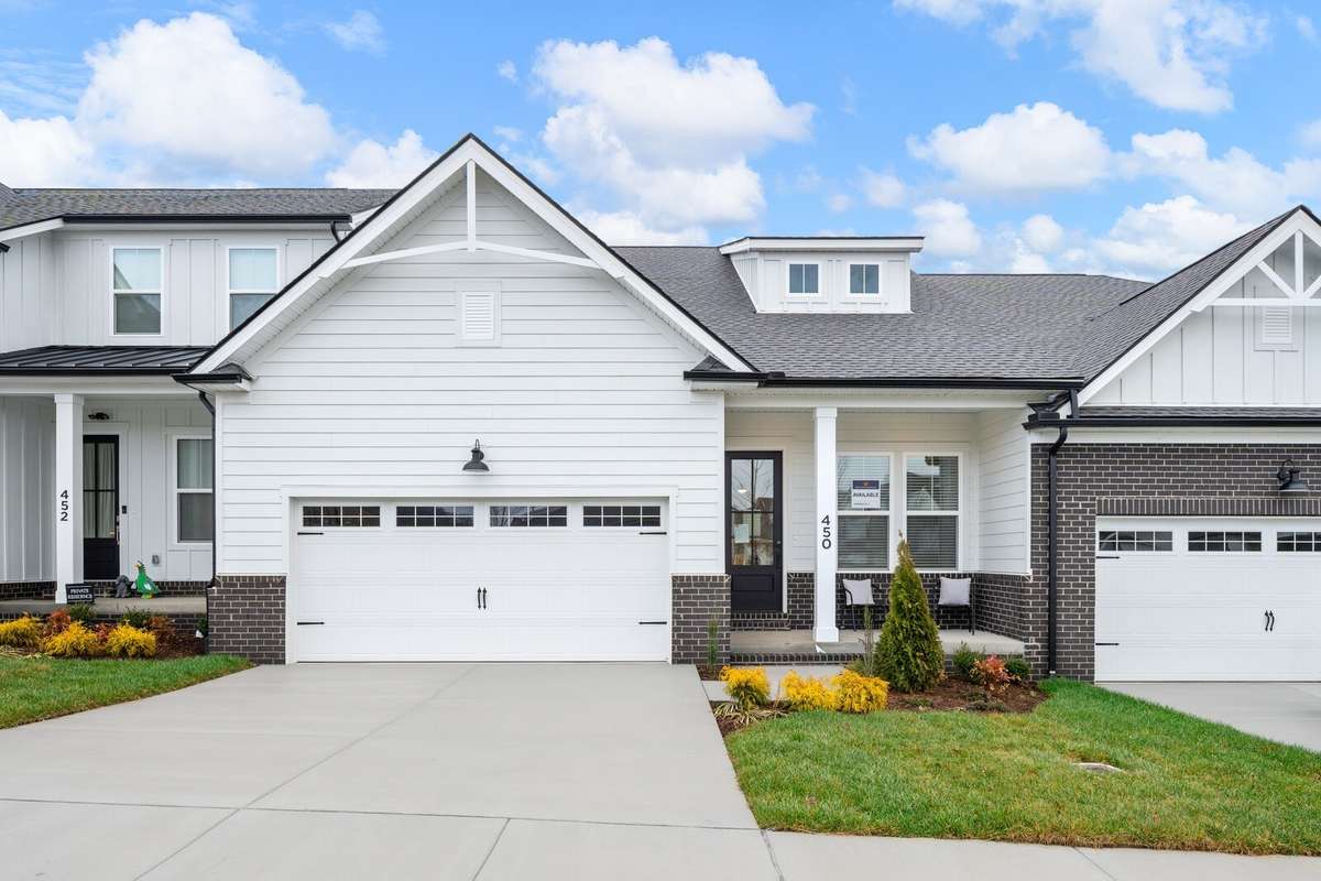 The popular Magnolia floorplan built by Dream Finders Homes with 4 beds. 4.5 baths and huge lower level walkout basement! NOTE: These pictures are of another Magnolia we built similar lot 42.