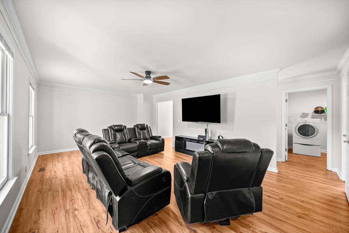 Living room with Ceiling fan