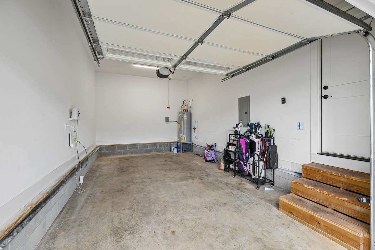 GREAT 1 CAR GARAGE WITH MORE ROOM TO STORE ITEMS ** owner fits a Toyota forerunner in garage **
