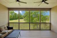 Massive deck of the back! Extremly private !