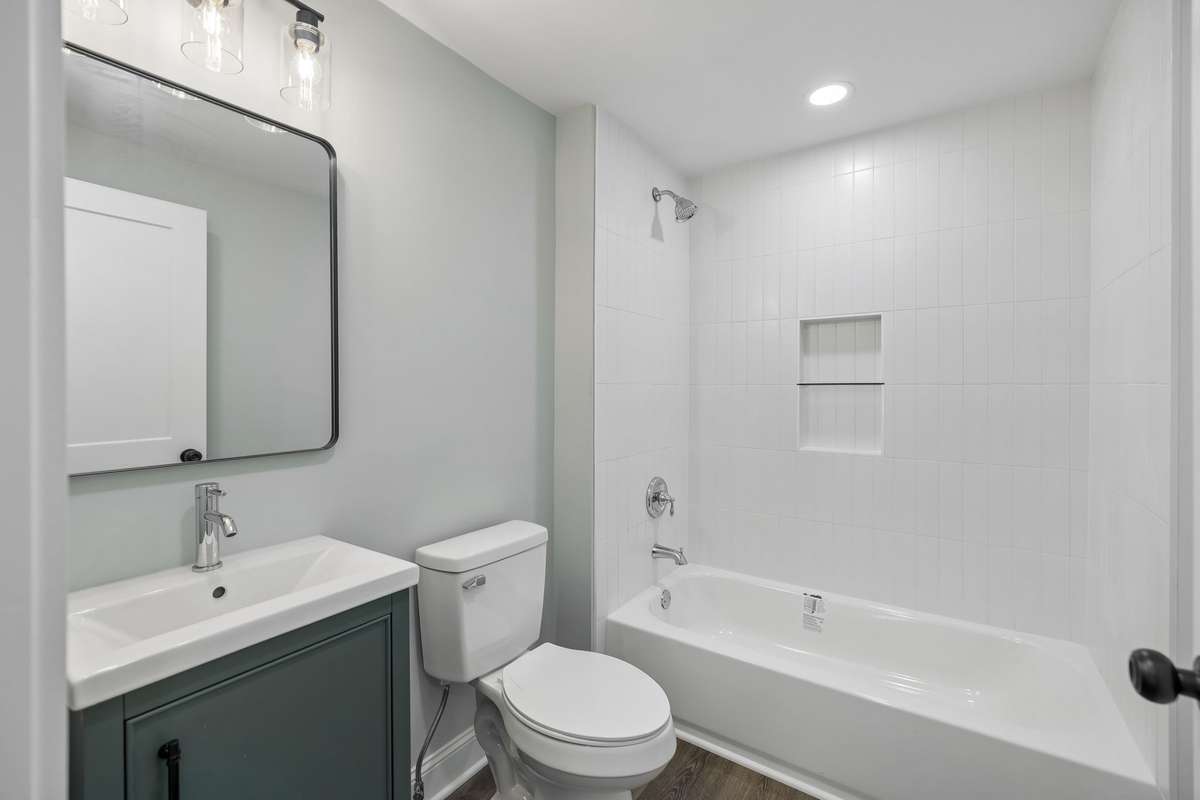 Full Bathroom