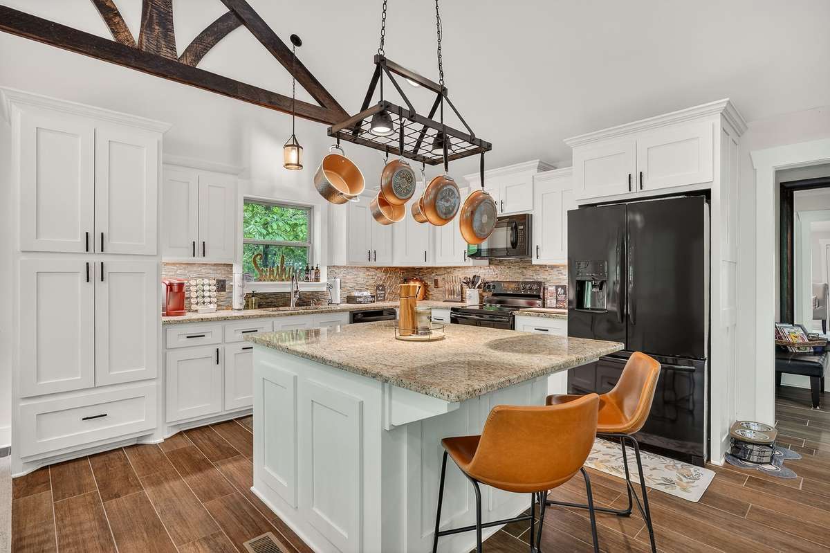 Soft close drawers, granite countertops, and custom backsplash.