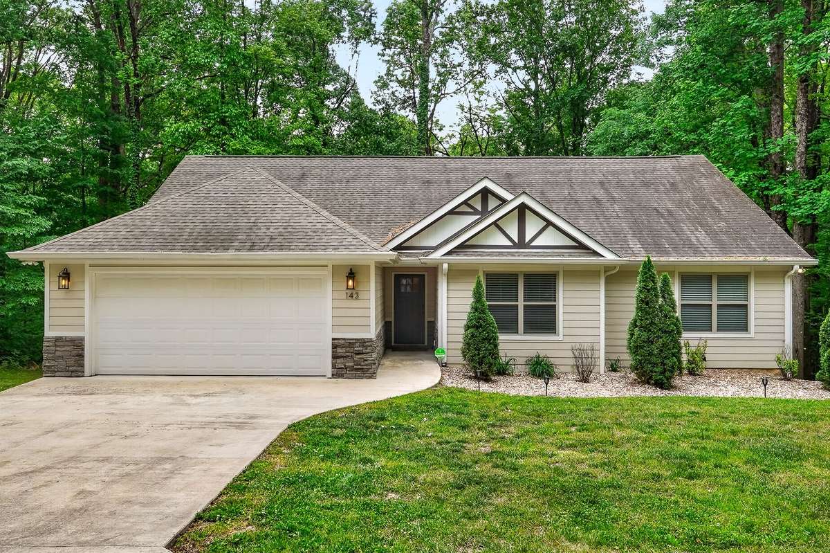 Welcome to 143 Swiper Drive at Center Hill Lake!