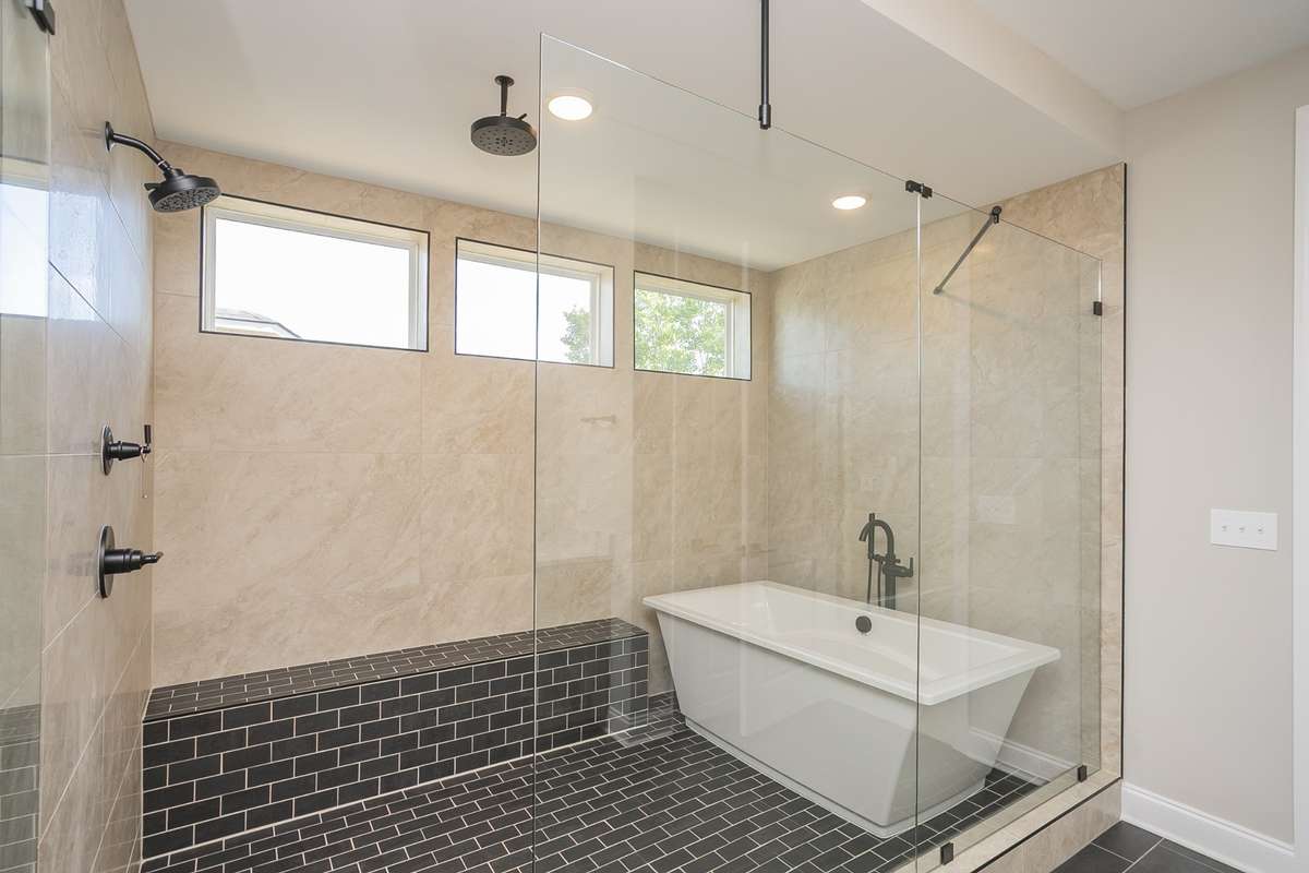 Master spa tub/shower room