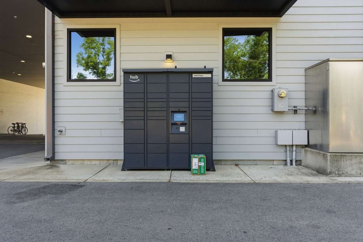 Amazon HUB Station