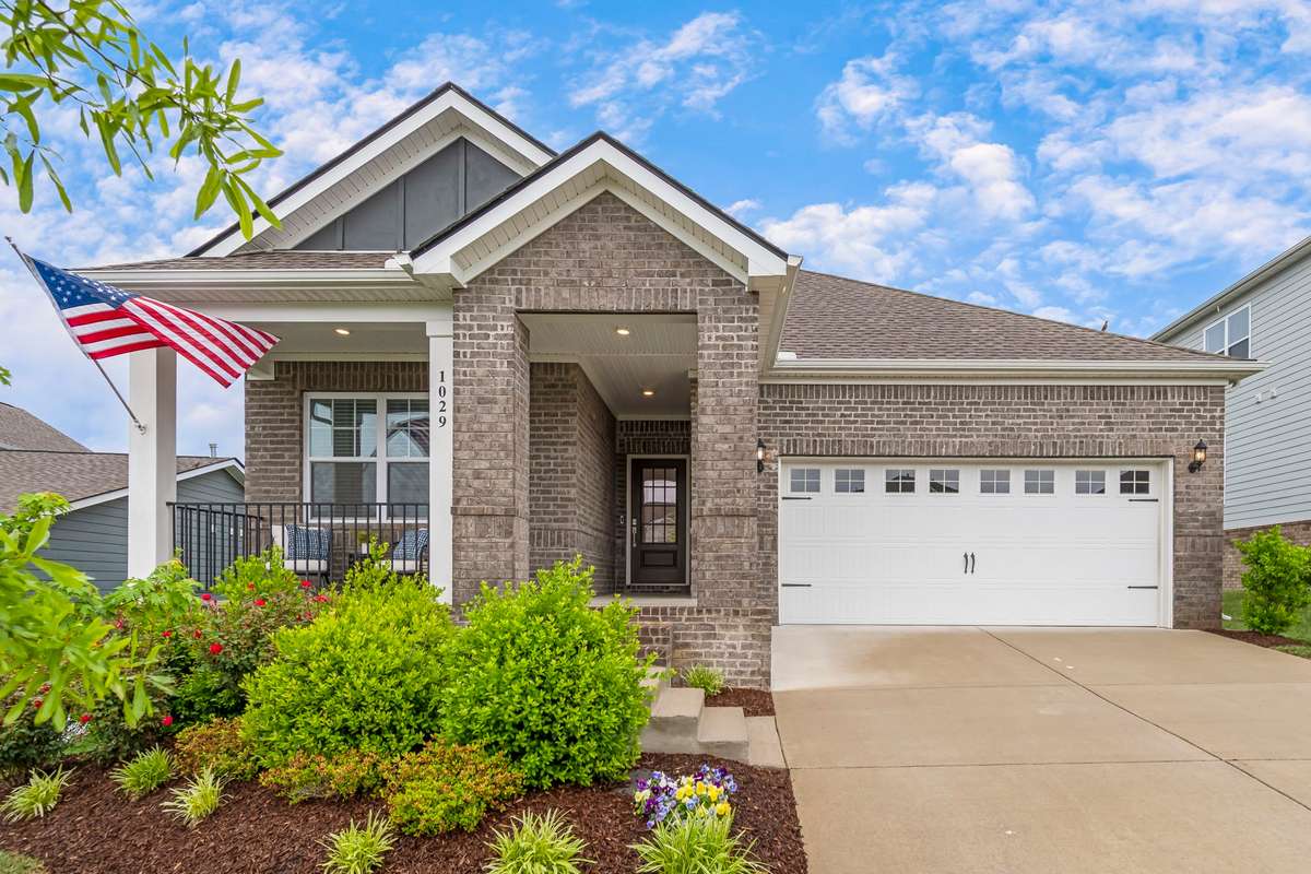 Welcome to this beautifully maintained 3BR home in one of Spring Hill’s most-loved communities. Enjoy one-level living with easy garage entry, a functional layout, and resort-style community amenities, and move-in ready.
