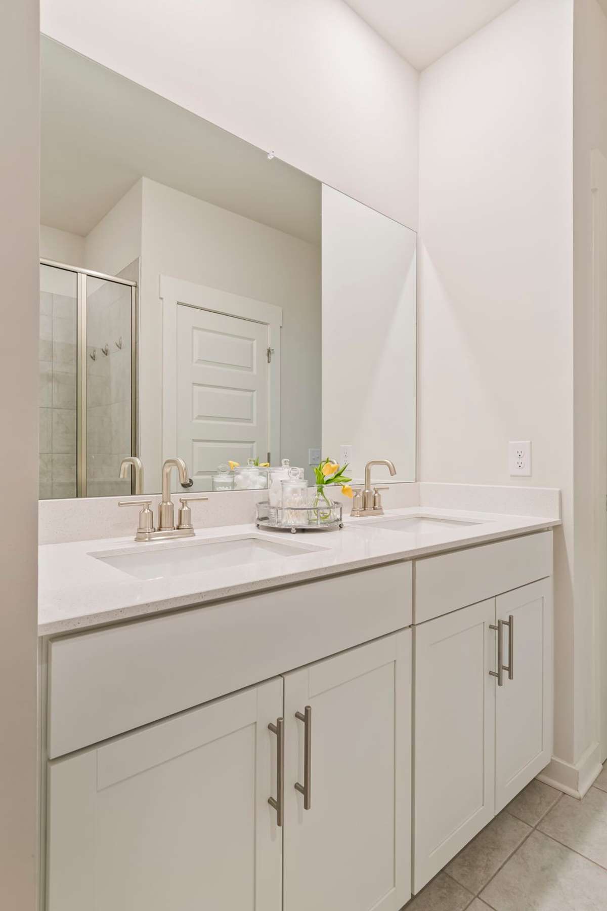 Dual vanities