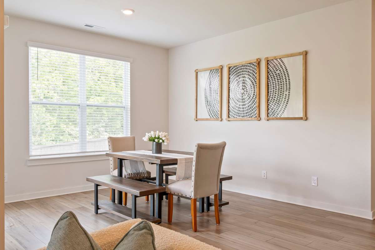 Bright and inviting dining space, perfect for hosting dinners, casual meals or game night!
